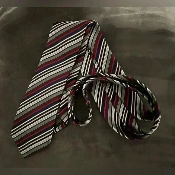 FREE ✅Men’s Geoffrey Beene  necktie - Picture 3 of 11